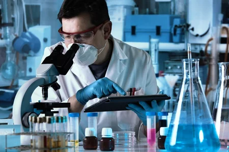 Biomedicina + Extensão em Gestão de Clínicas